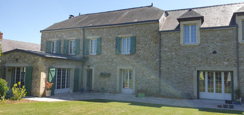 Propriété - 454 m² - 16 pièces