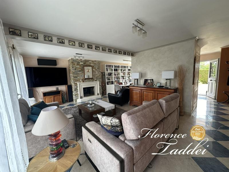 Maison - 177 m² - 7 pièces