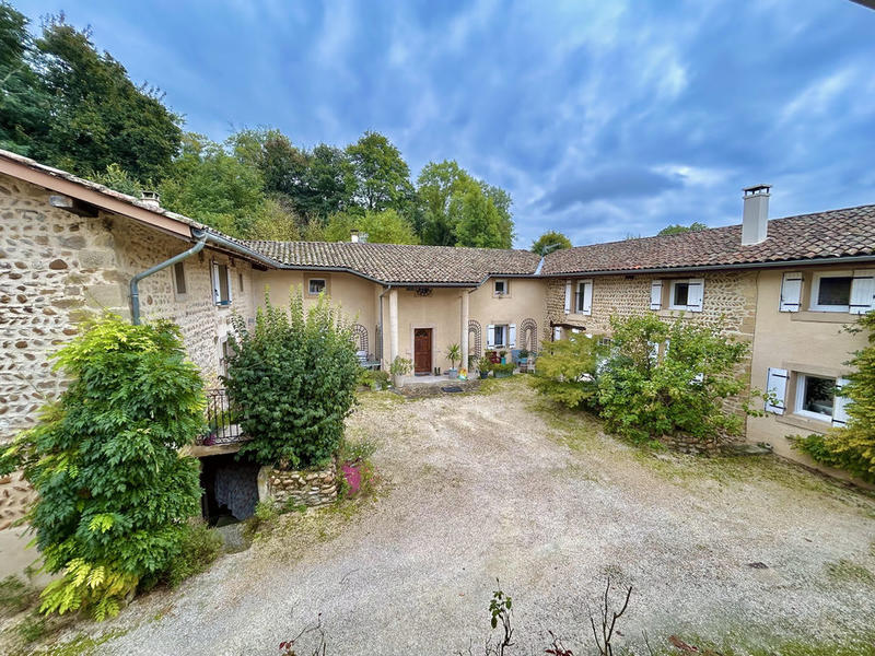 Propriété - 392 m² - 10 pièces