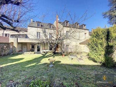 Maison - 426 m² - 18 pièces