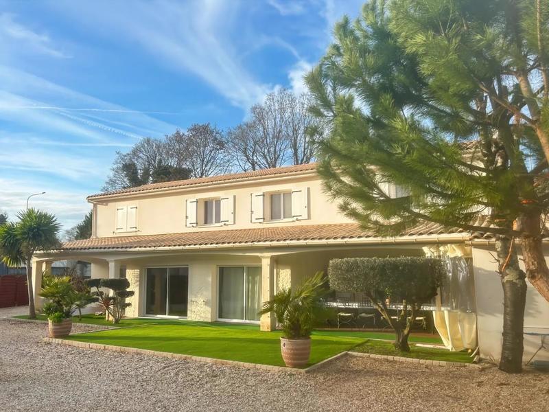 Maison - 209 m² - 8 pièces