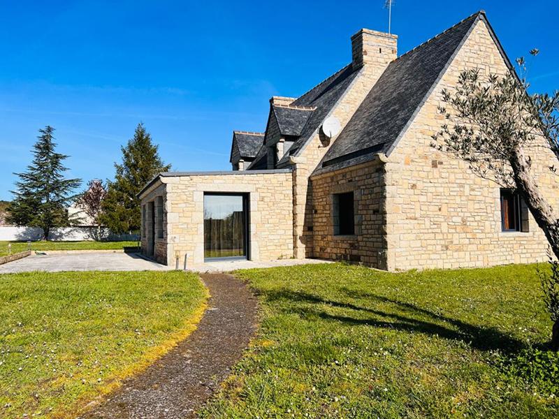 Maison - 205 m² - 9 pièces