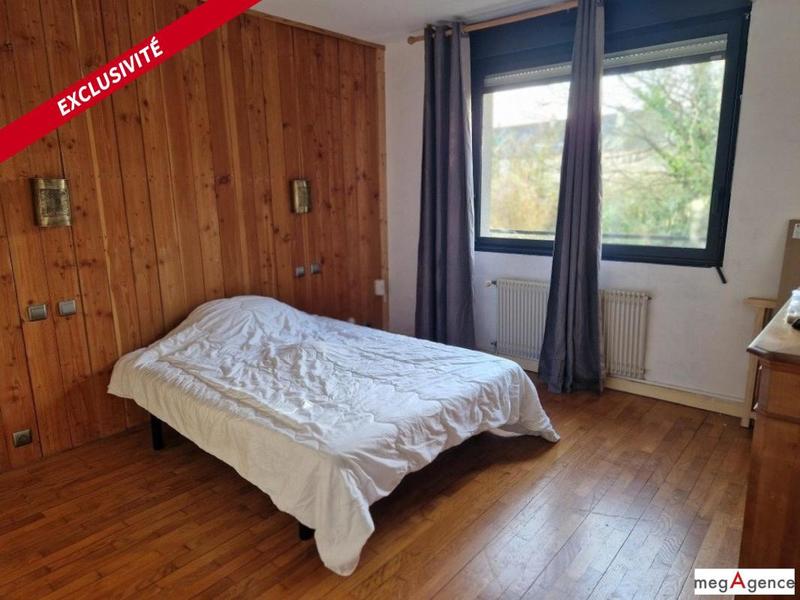 Maison - 225 m² - 9 pièces