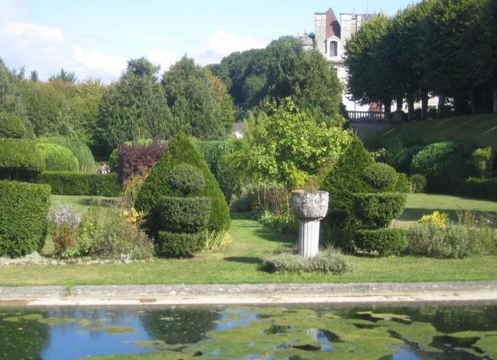 Manoir - 2 300 m² - 16 pièces