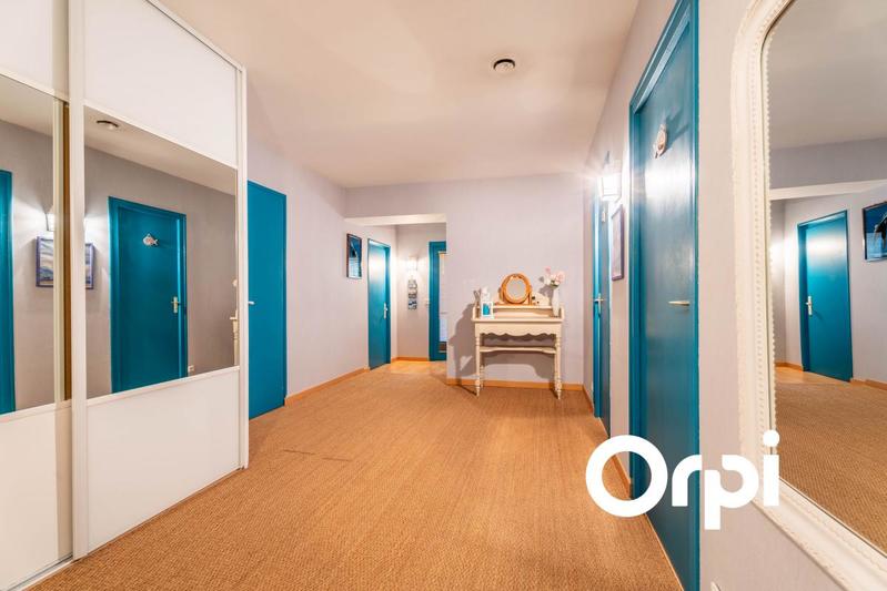 Maison - 240 m² - 6 pièces