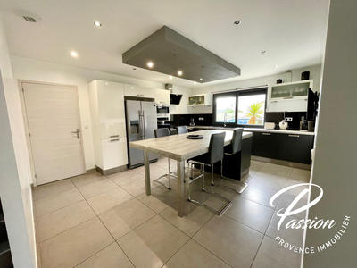 Maison contemporaine - 264 m² - 9 pièces