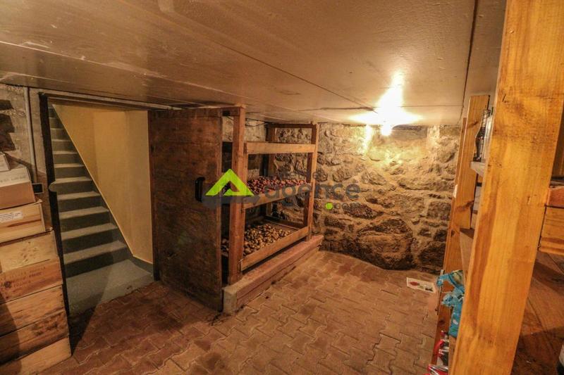 Propriété - 215 m² - 7 pièces