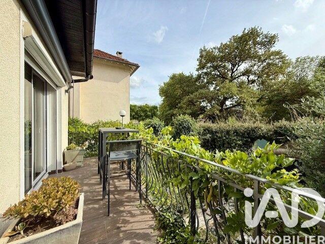 Maison - 210 m² - 7 pièces