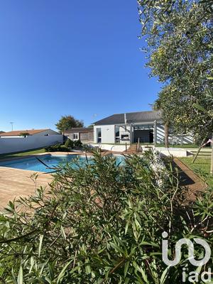 Maison - 239 m² - 7 pièces