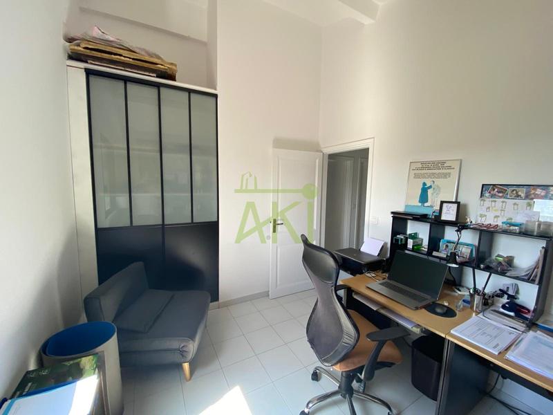 Maison - 220 m² - 6 pièces