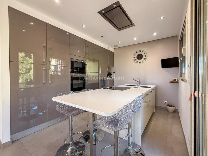 Appartement - 166 m² - 6 pièces