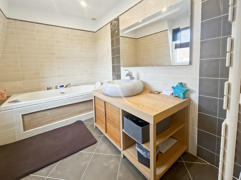 Maison - 214 m² - 7 pièces