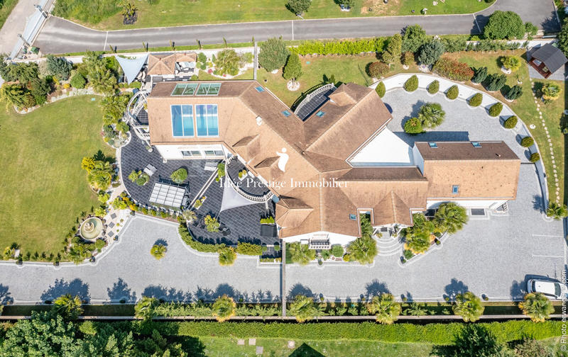 Maison contemporaine - 574 m² - 15 pièces