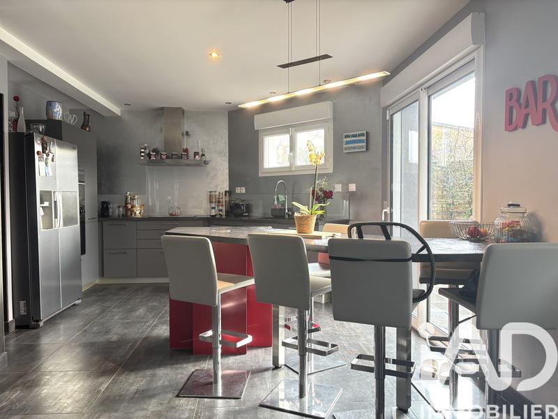 Maison - 140 m² - 5 pièces