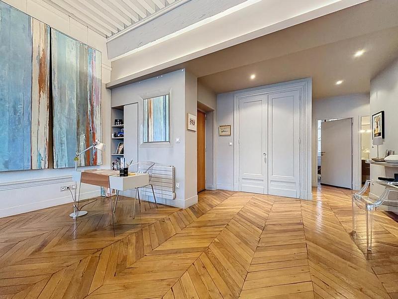 Appartement bourgeois - 107 m² - 3 pièces