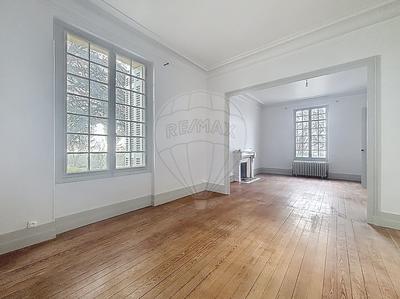 Maison - 219 m² - 8 pièces