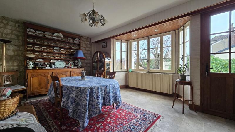 Maison - 202 m² - 7 pièces