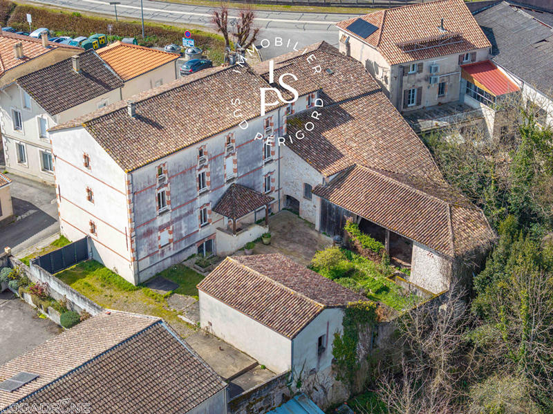 Maison de village - 257 m² - 7 pièces