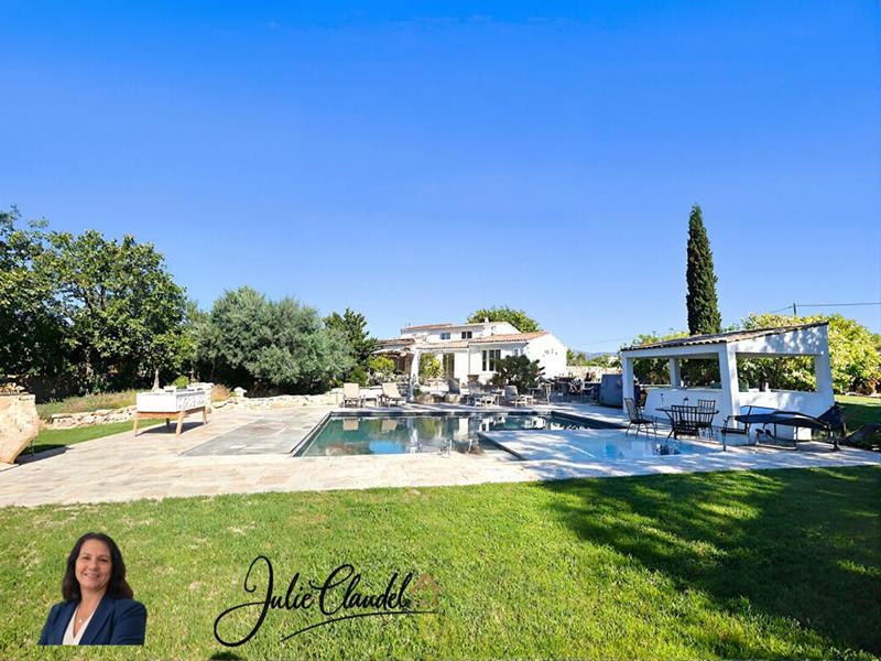 Maison - 274 m² - 9 pièces