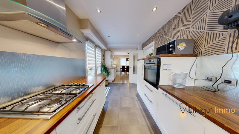 Maison - 200 m² - 6 pièces