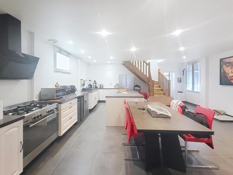 Maison - 145 m² - 6 pièces