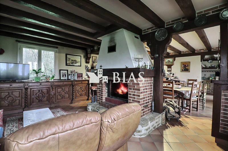 Maison traditionnelle - 180 m² - 7 pièces