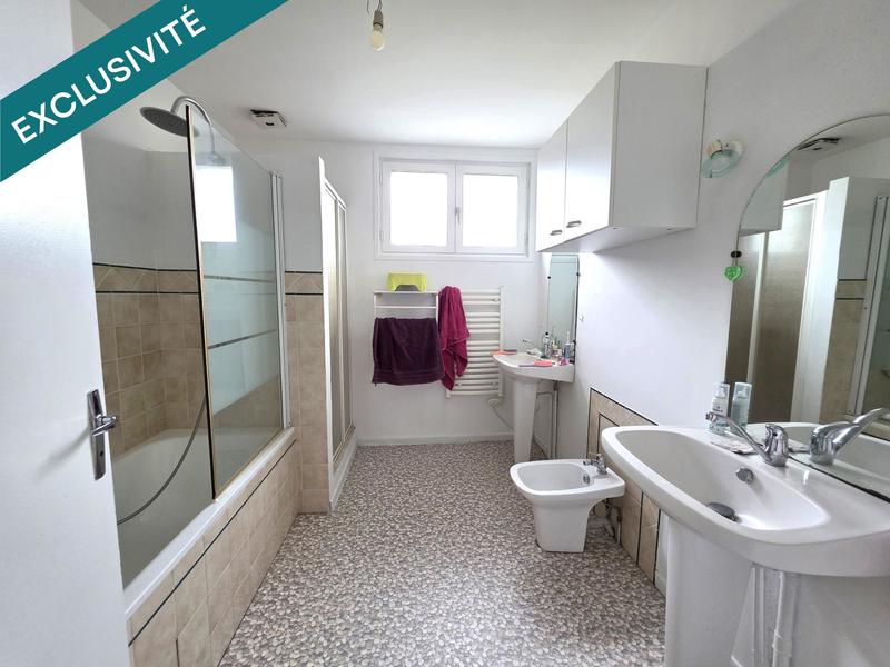 Maison - 237 m² - 8 pièces