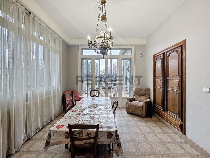 Maison - 253 m² - 10 pièces