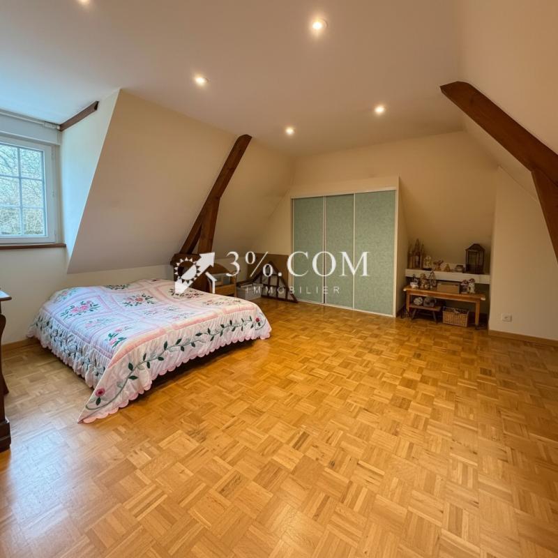 Propriété - 233 m² - 9 pièces