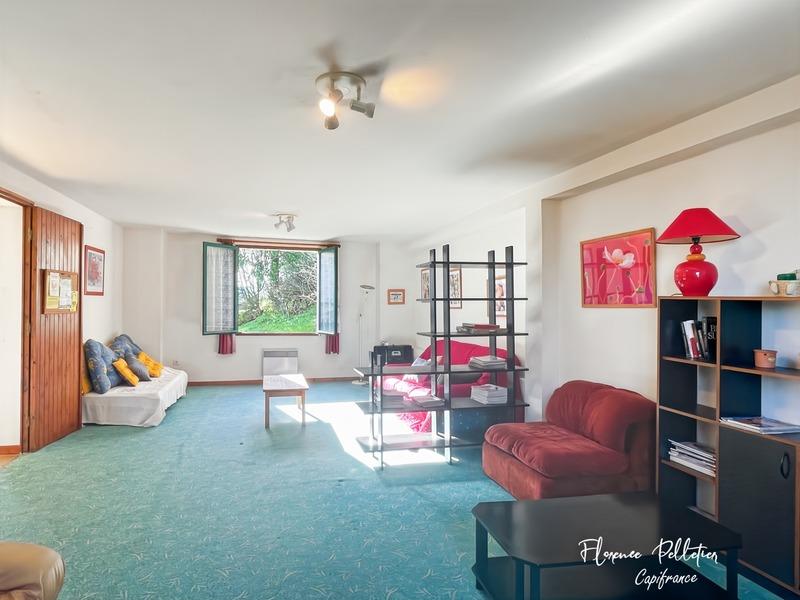 Maison - 325 m² - 14 pièces