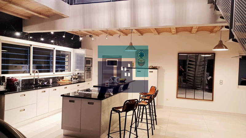 Villa - 256 m² - 4 pièces