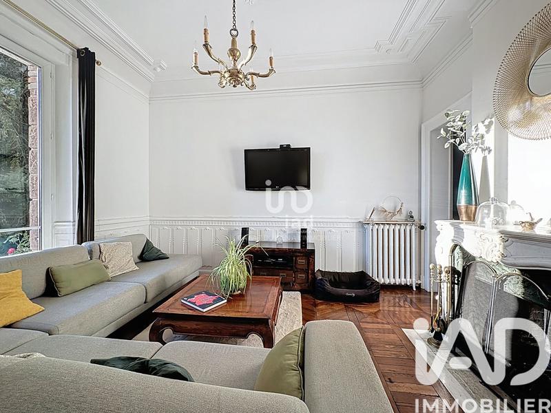 Maison - 210 m² - 8 pièces