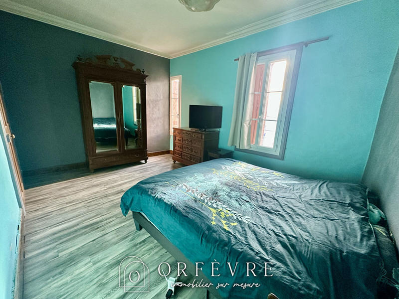 Maison - 240 m² - 7 pièces