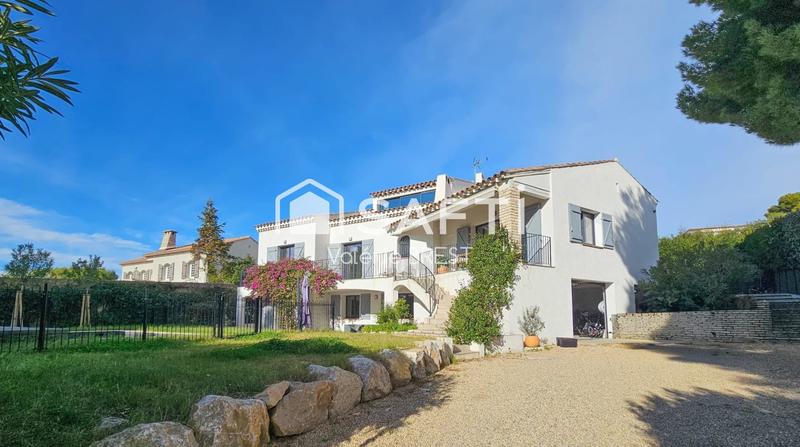 Maison - 210 m² - 8 pièces