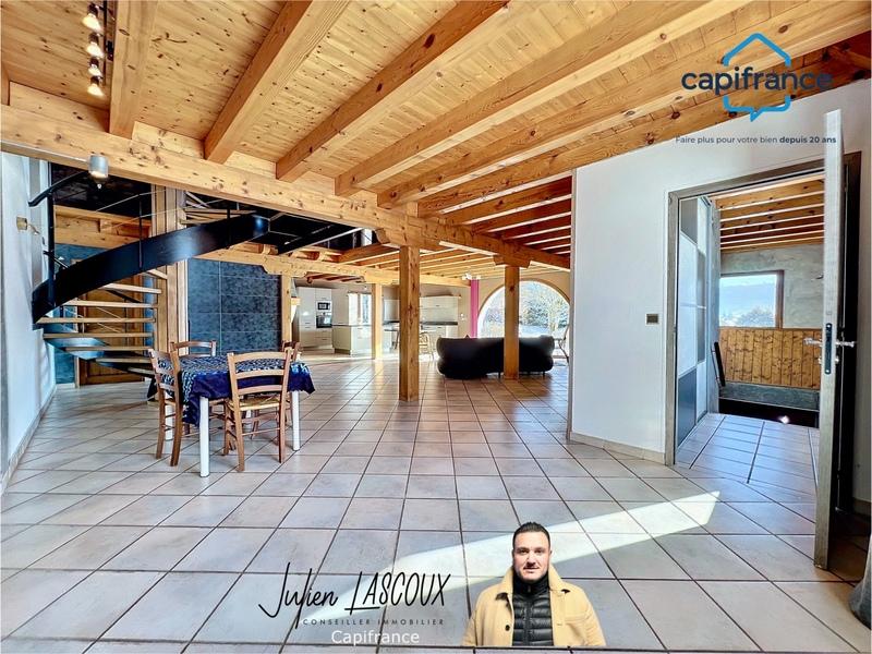 Maison - 272 m² - 10 pièces