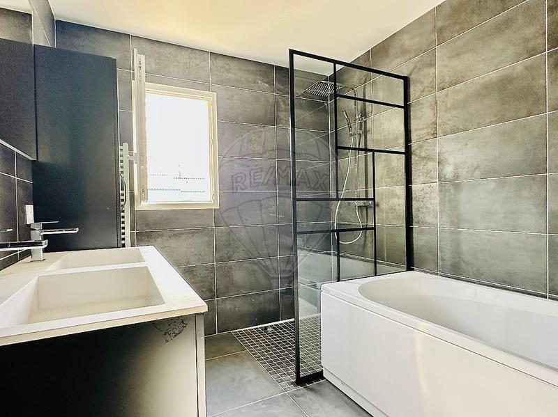 Maison - 105 m² - 4 pièces