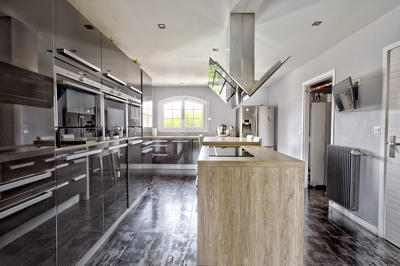 Maison - 260 m² - 8 pièces