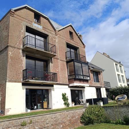 Maison - 275 m² - 9 pièces