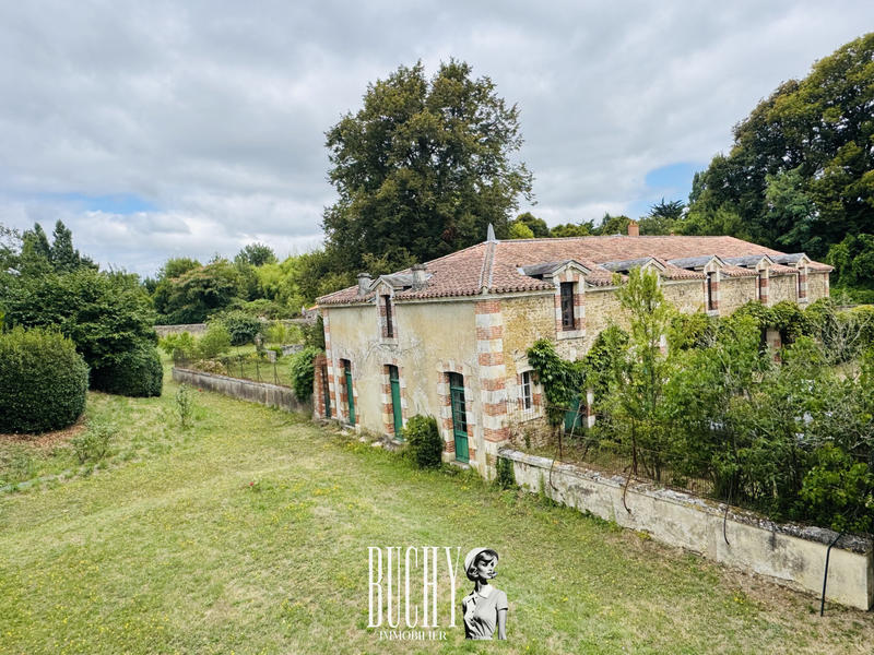 Maison - 482 m² - 11 pièces