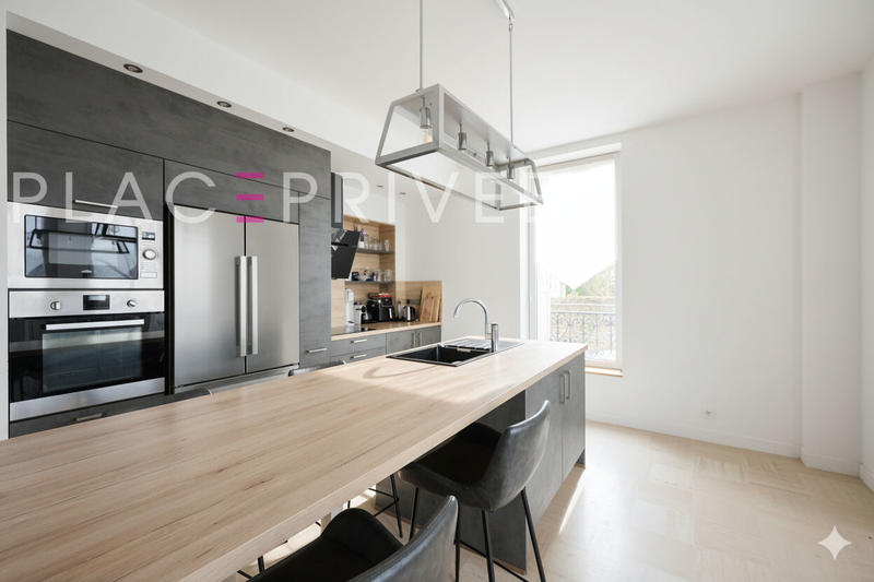 Maison - 400 m² - 12 pièces