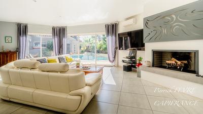 Maison - 237 m² - 8 pièces