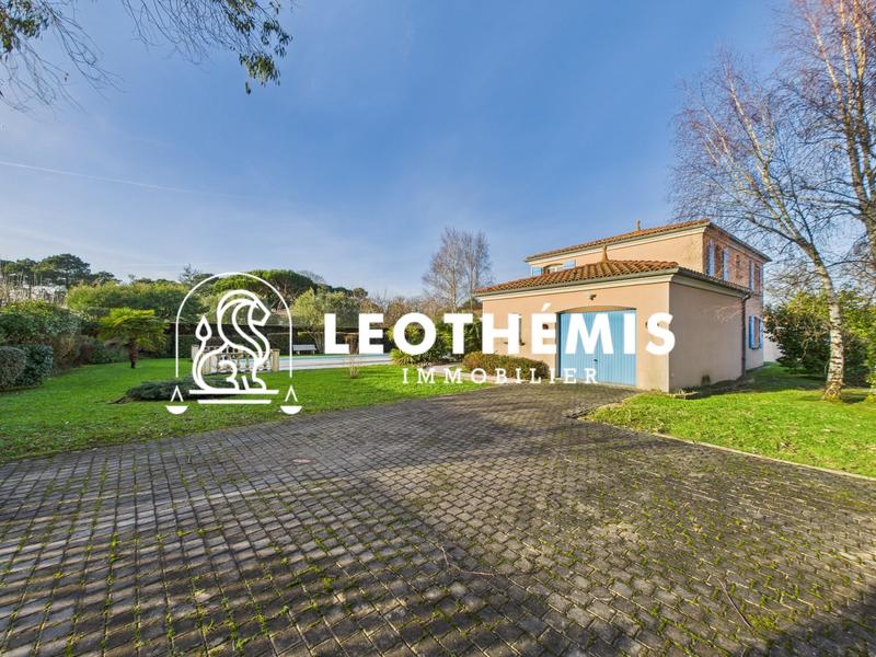 Maison - 177 m² - 8 pièces