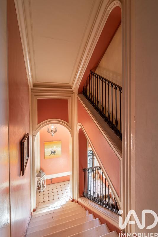 Maison - 980 m² - 35 pièces