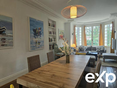 Maison - 290 m² - 9 pièces