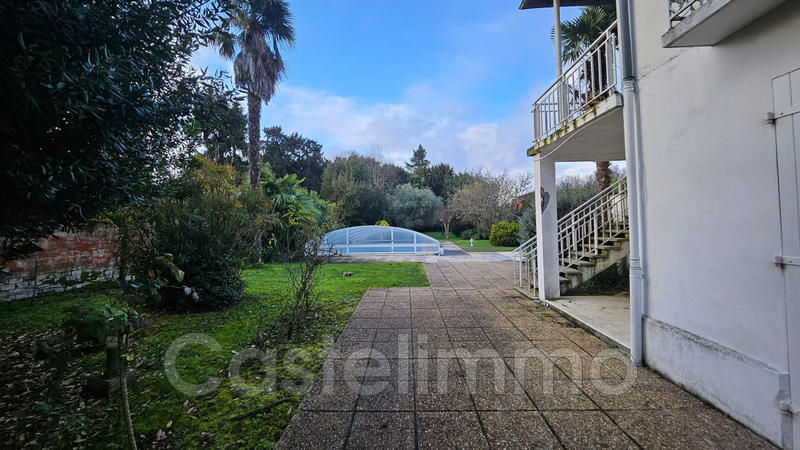 Maison - 635 m² - 14 pièces