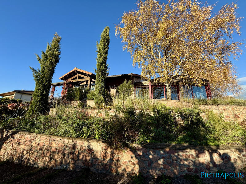 Maison - 232 m² - 9 pièces