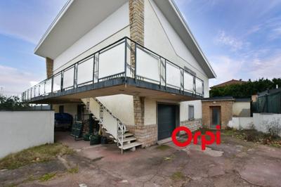 Maison - 180 m² - 5 pièces