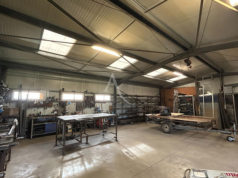 Local d'activité / Entrepôt - 1 859 m²