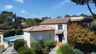 Villa - 205 m² - 10 pièces