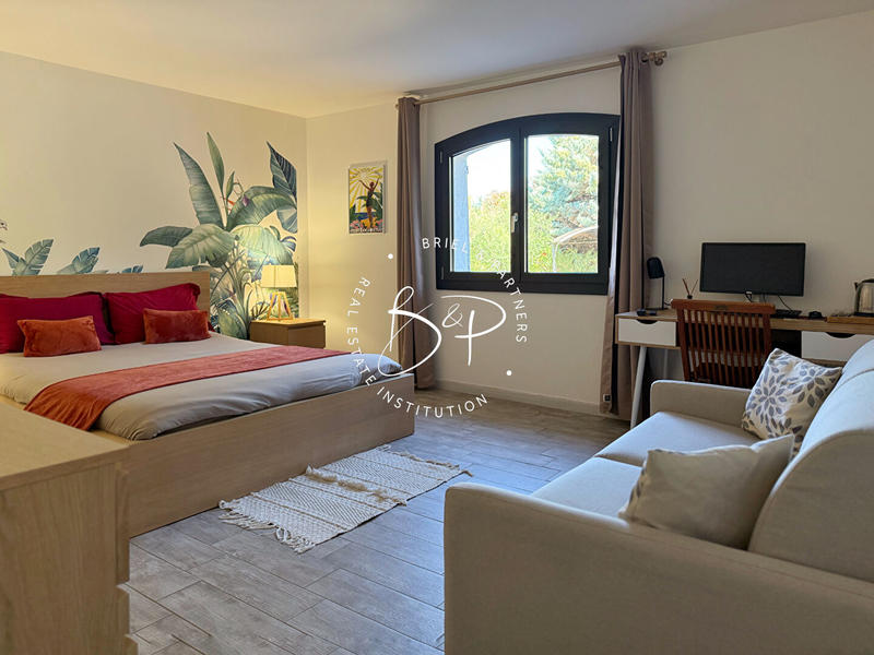 Maison - 293 m² - 11 pièces